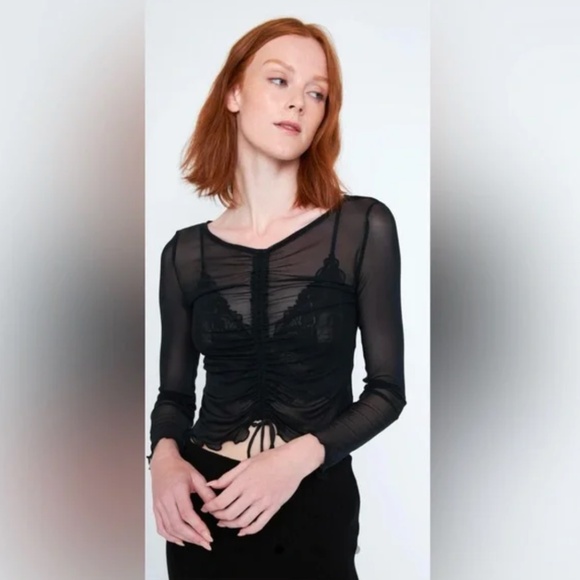 BNWOT- Plenty Propaganda Ina Sheer Mesh Long sleeve Cream Adjustable Scallop (S) - Picture 11 of 12